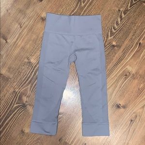 Lululemon grey yoga capris
